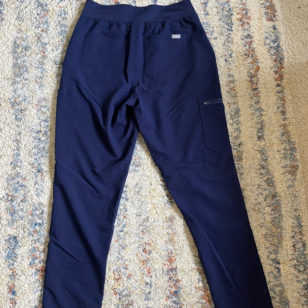 Figs Yola Straight Leg Scrub Pants - Like New, size M
